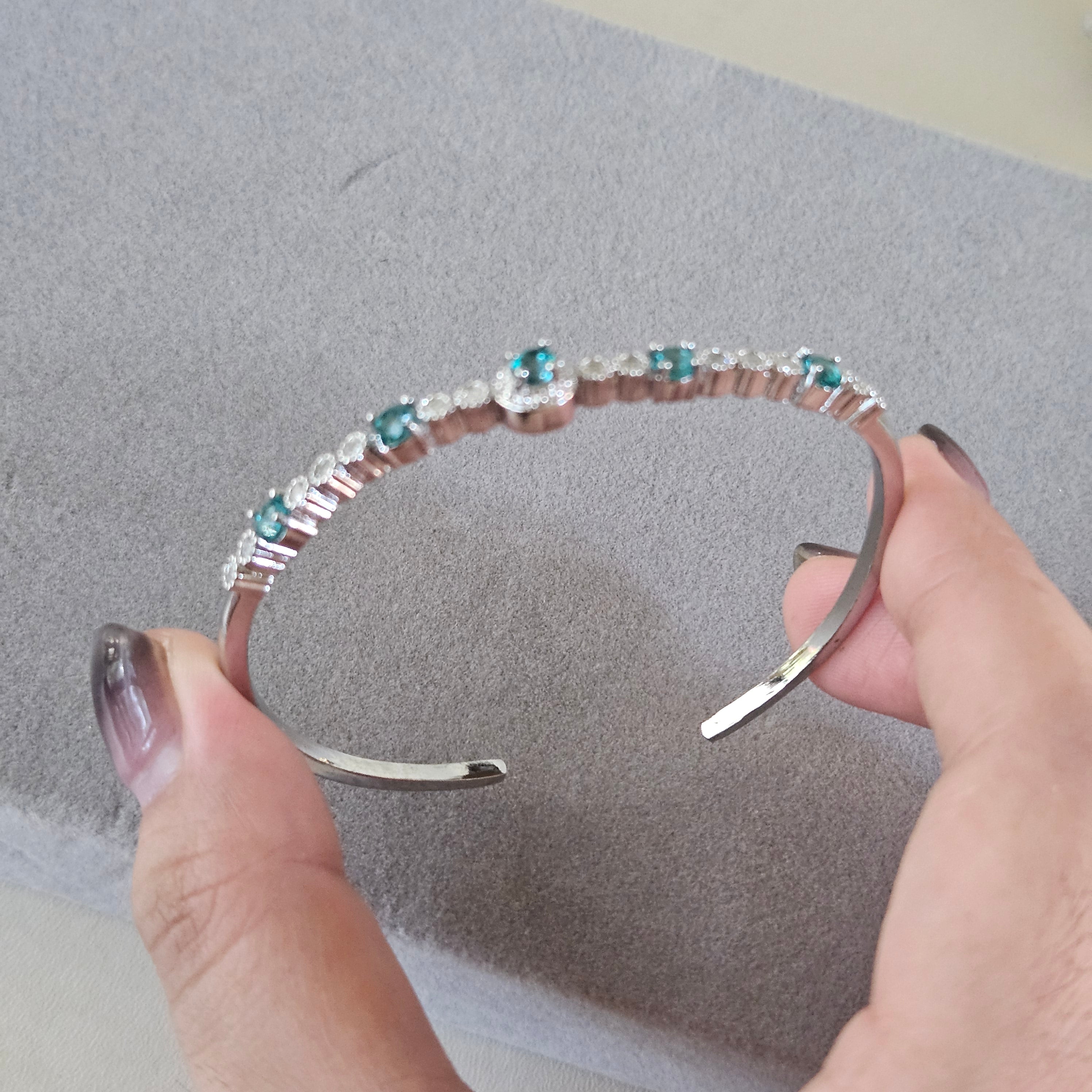 51.Neon Blue Topaz 手鐲