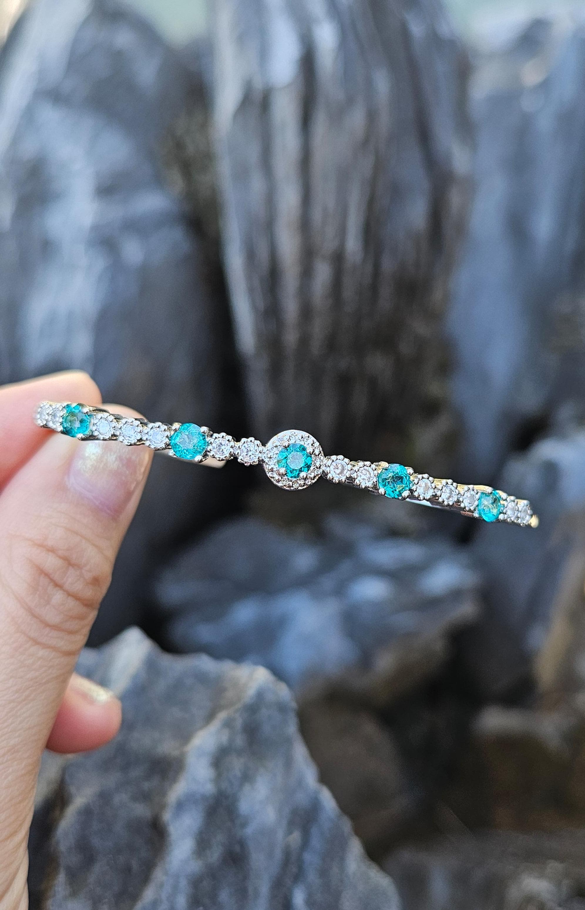 37.Neon Blue Topaz 手鐲