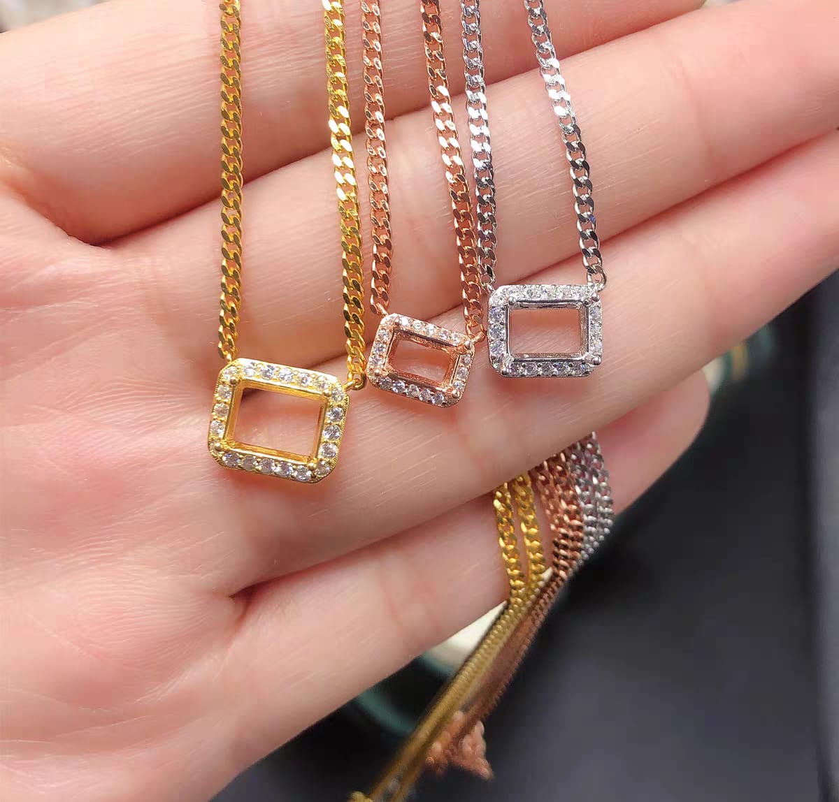 S082-necklaces