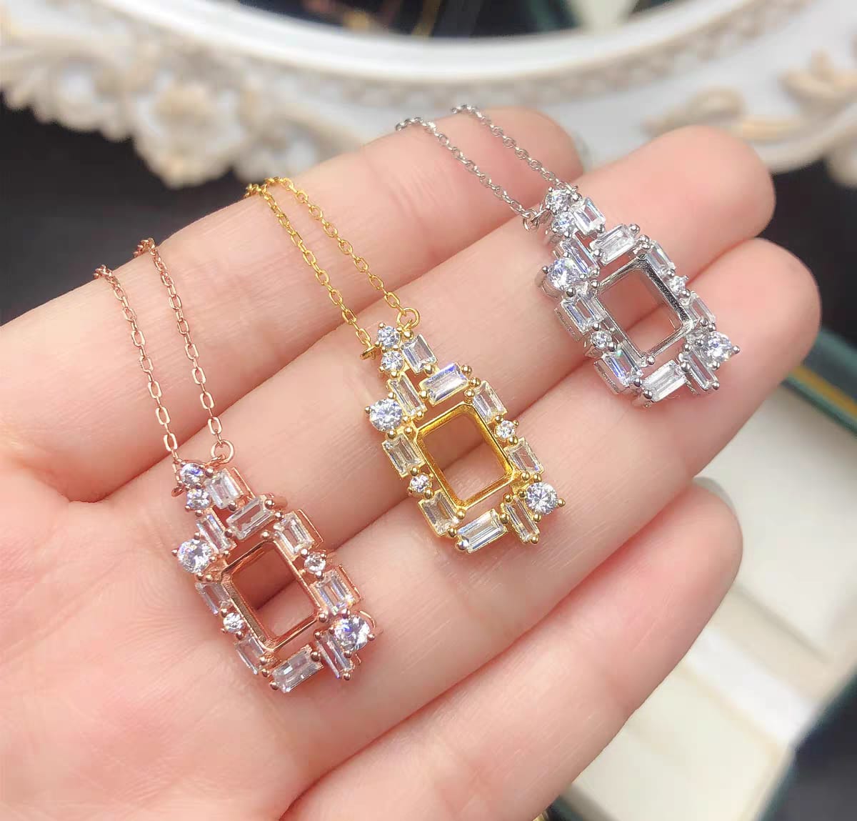 S082-necklaces