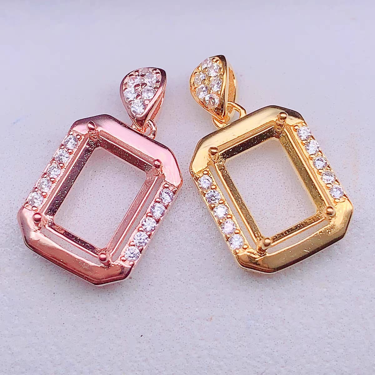 S082-pendants