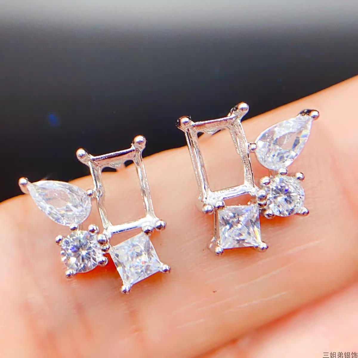S086-earrings