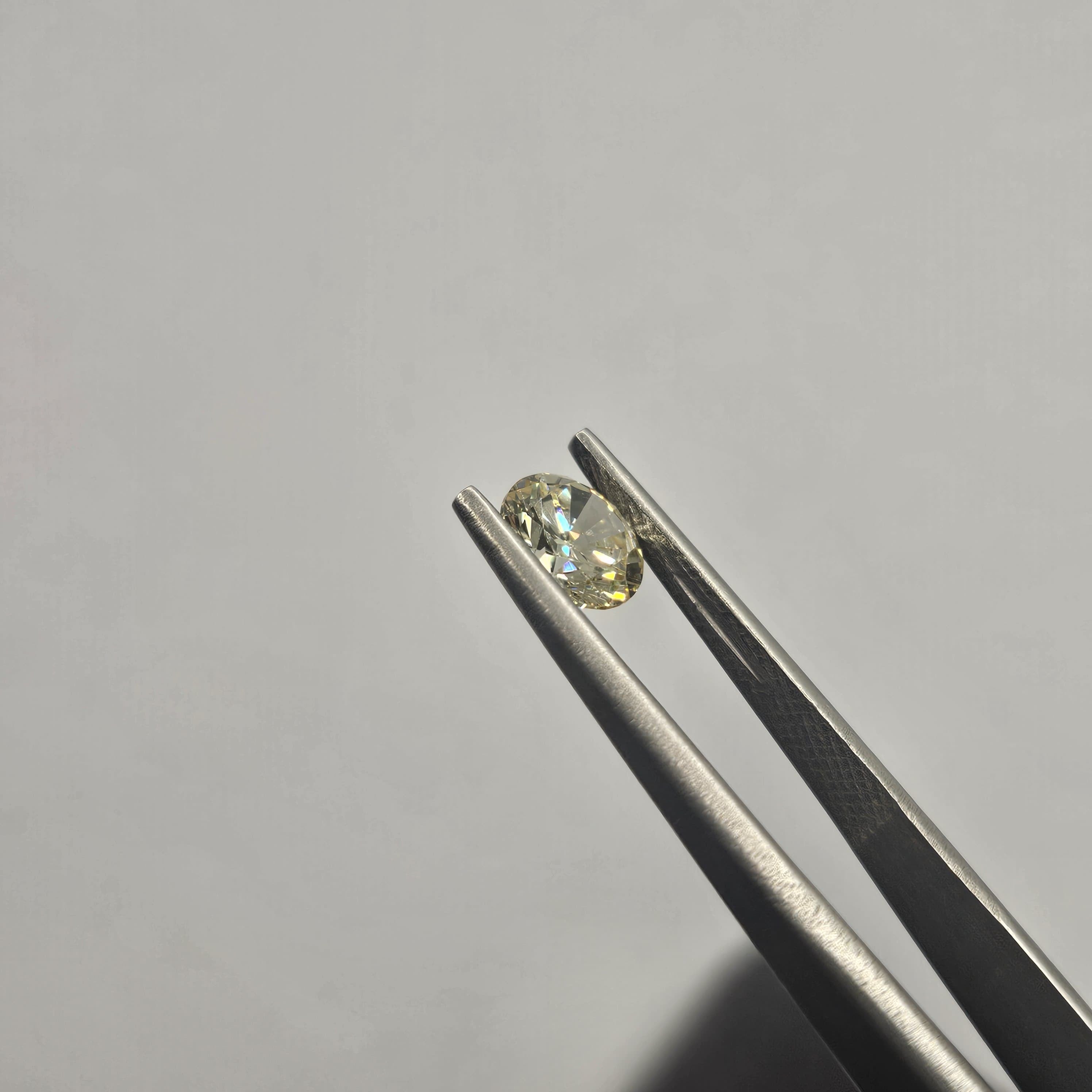 淡黃色圓鑽一卡