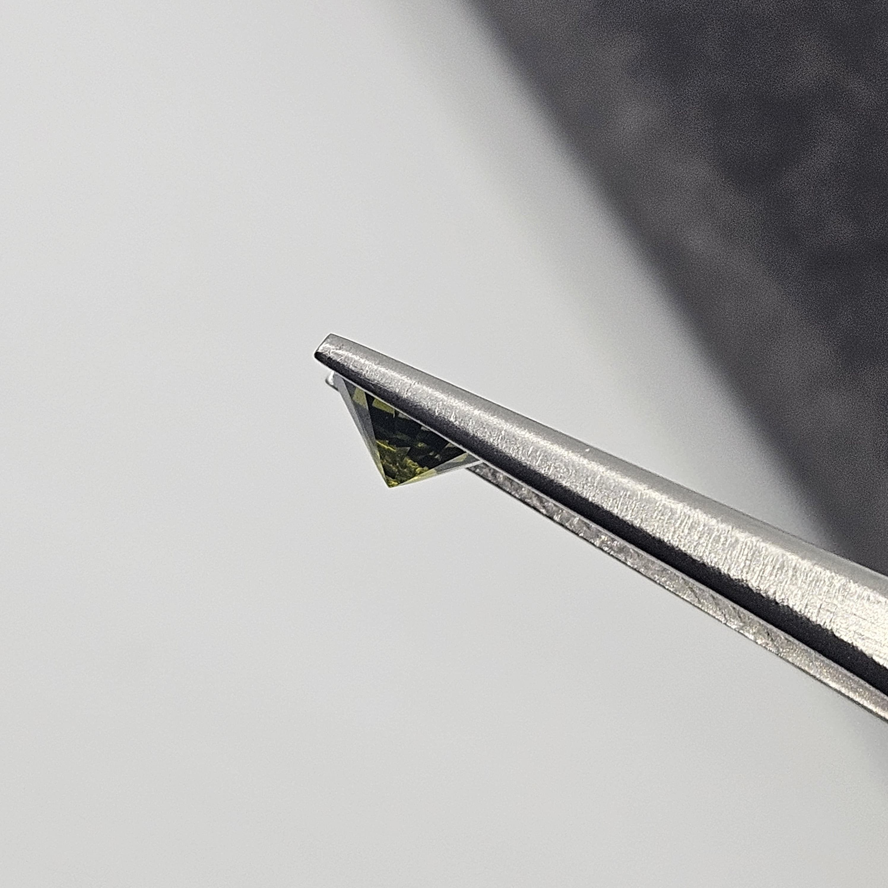 軍綠色圓鑽1.5卡