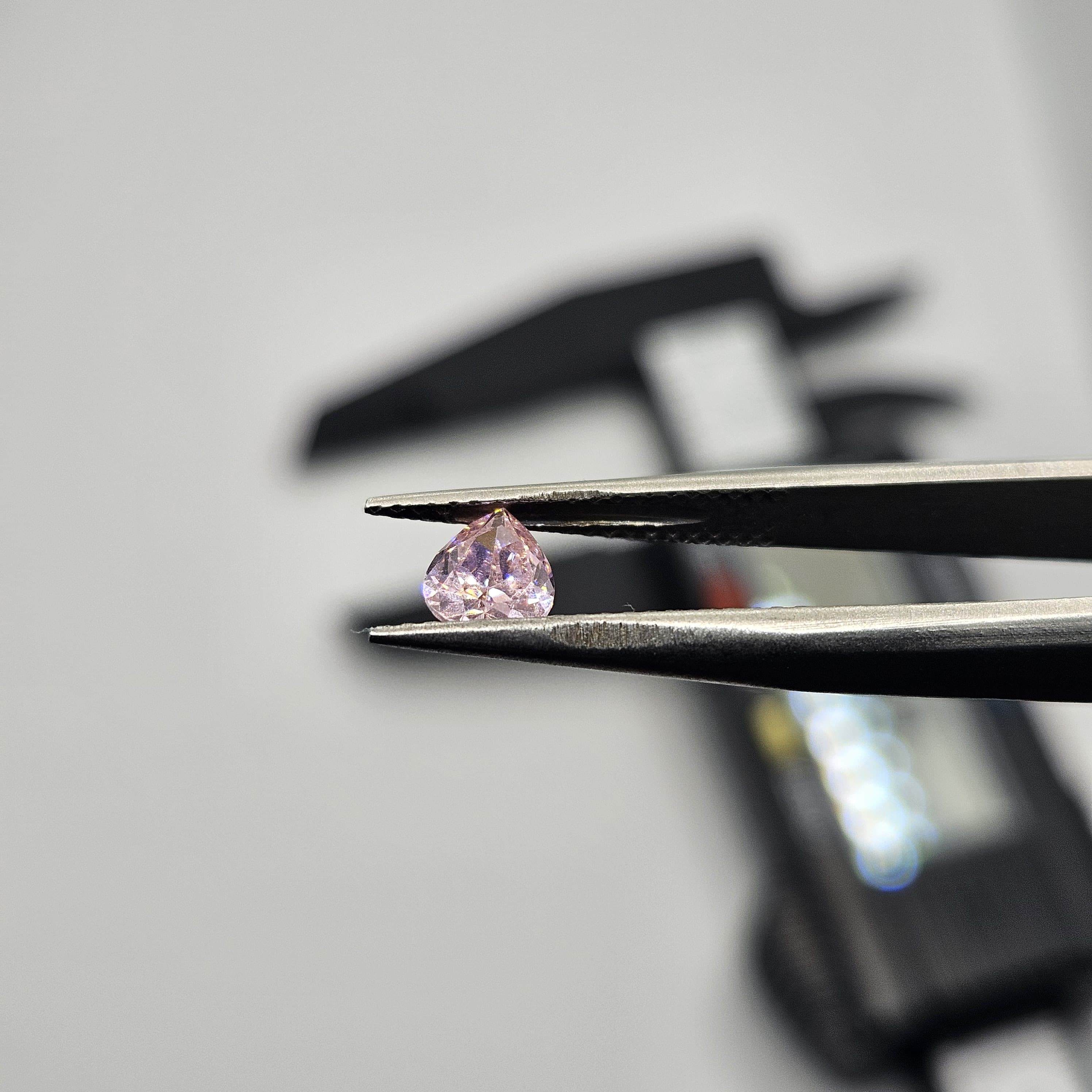 對裝粉鑽小水滴