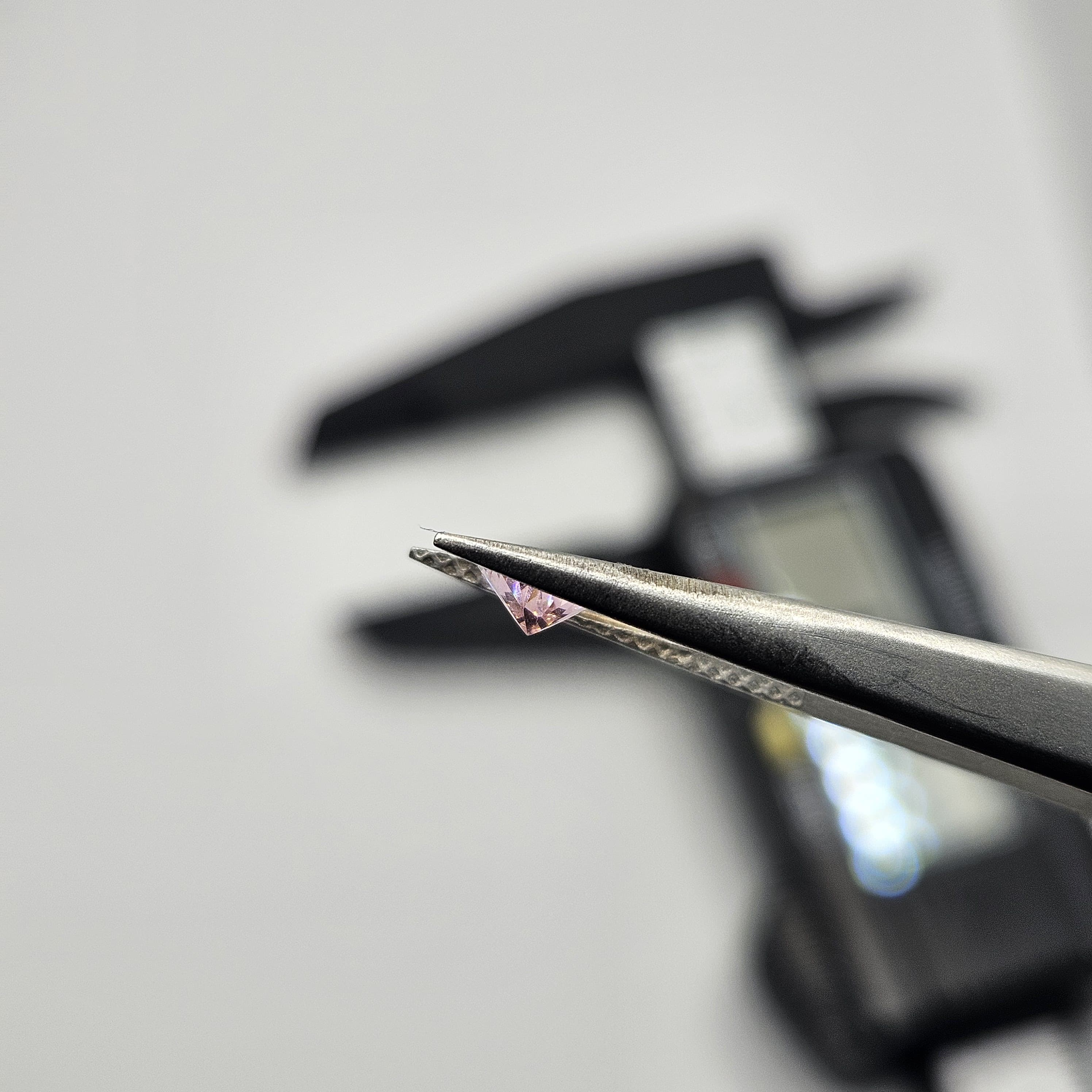 對裝粉鑽小水滴