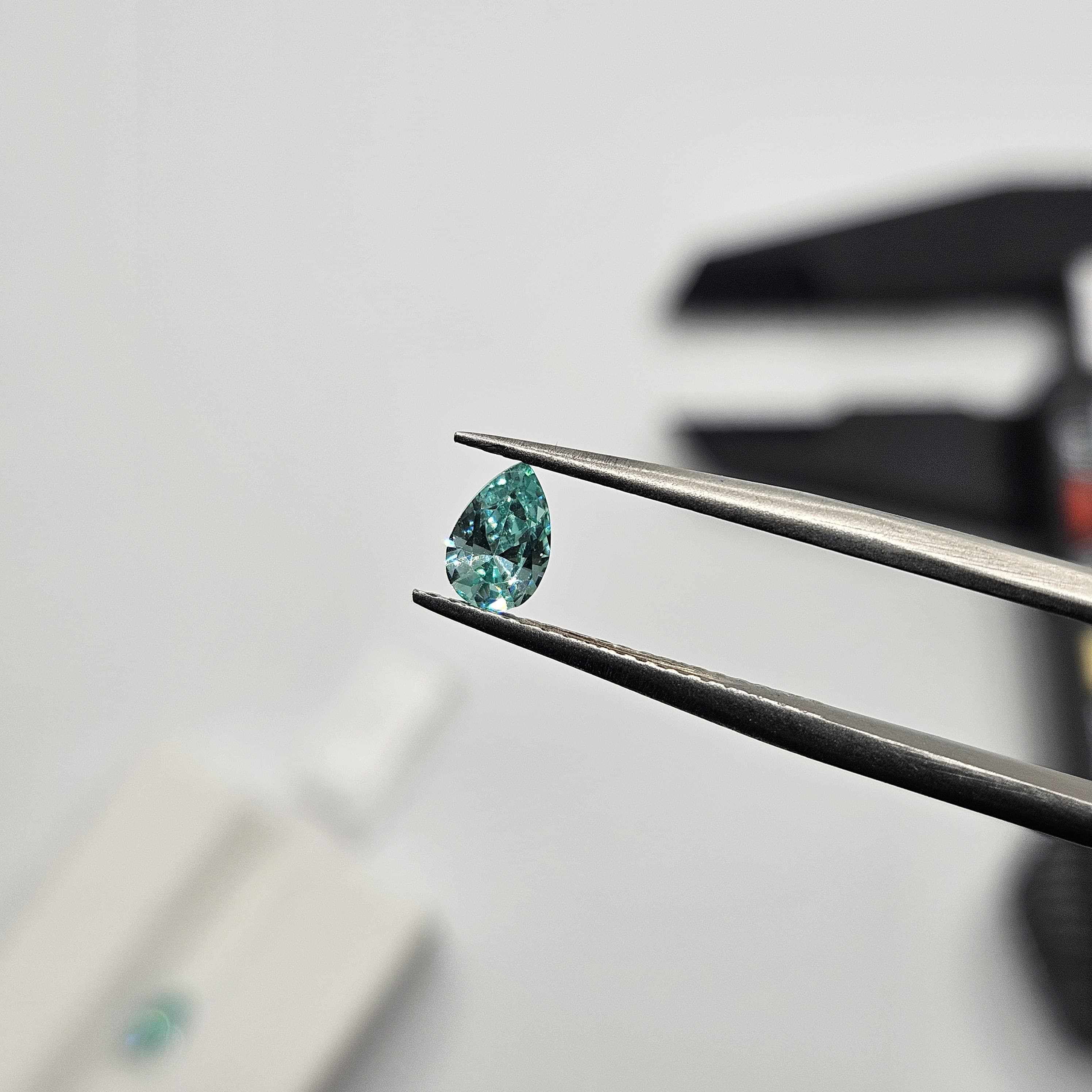 對裝湖水綠水滴