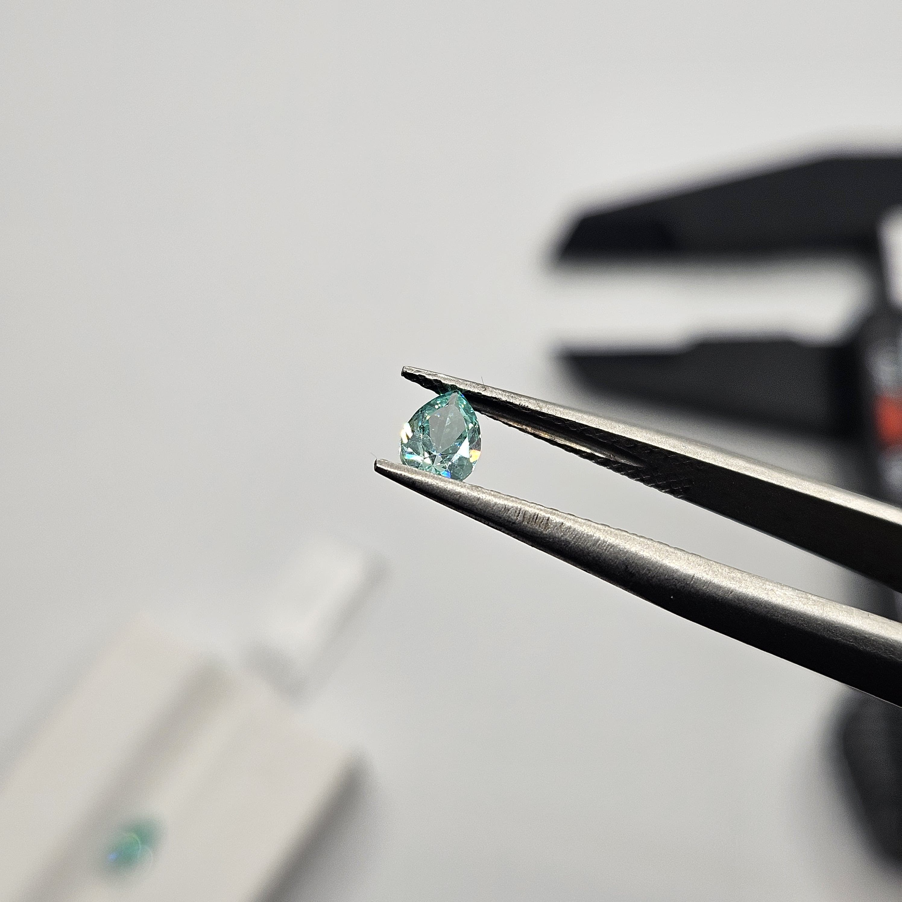 對裝湖水綠水滴