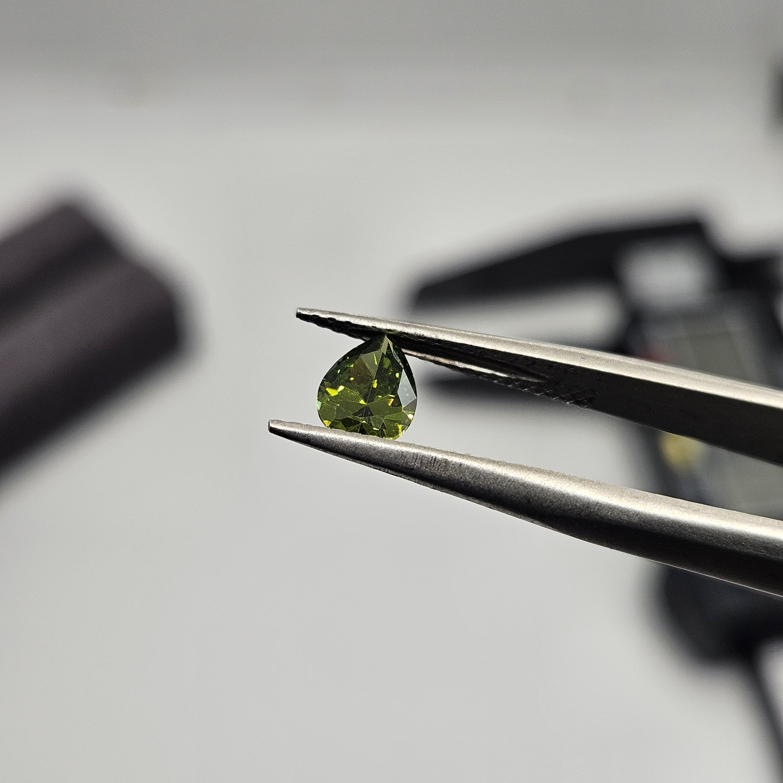 對裝軍綠小水滴