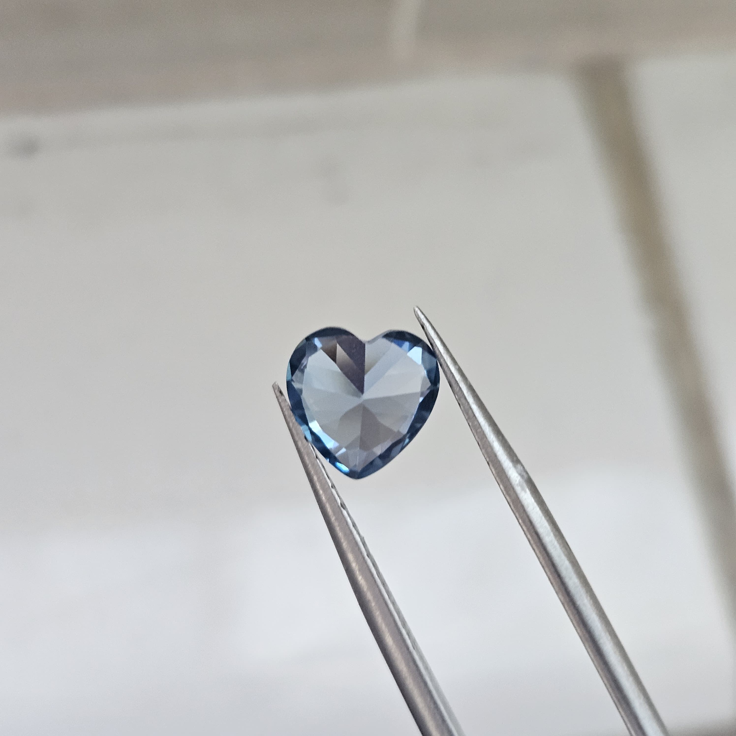 灰藍閃閃心形鑽
