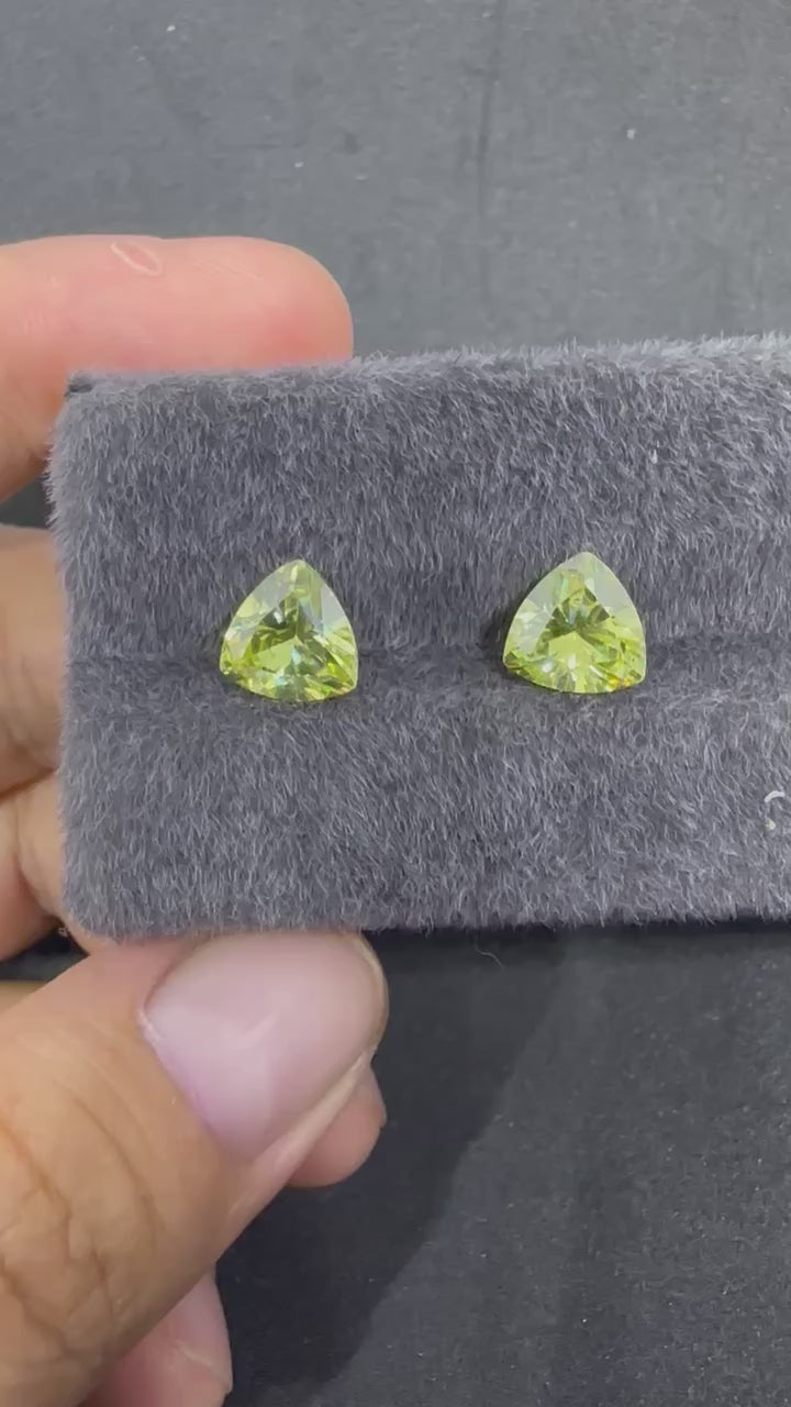 一對橄欖圓三角