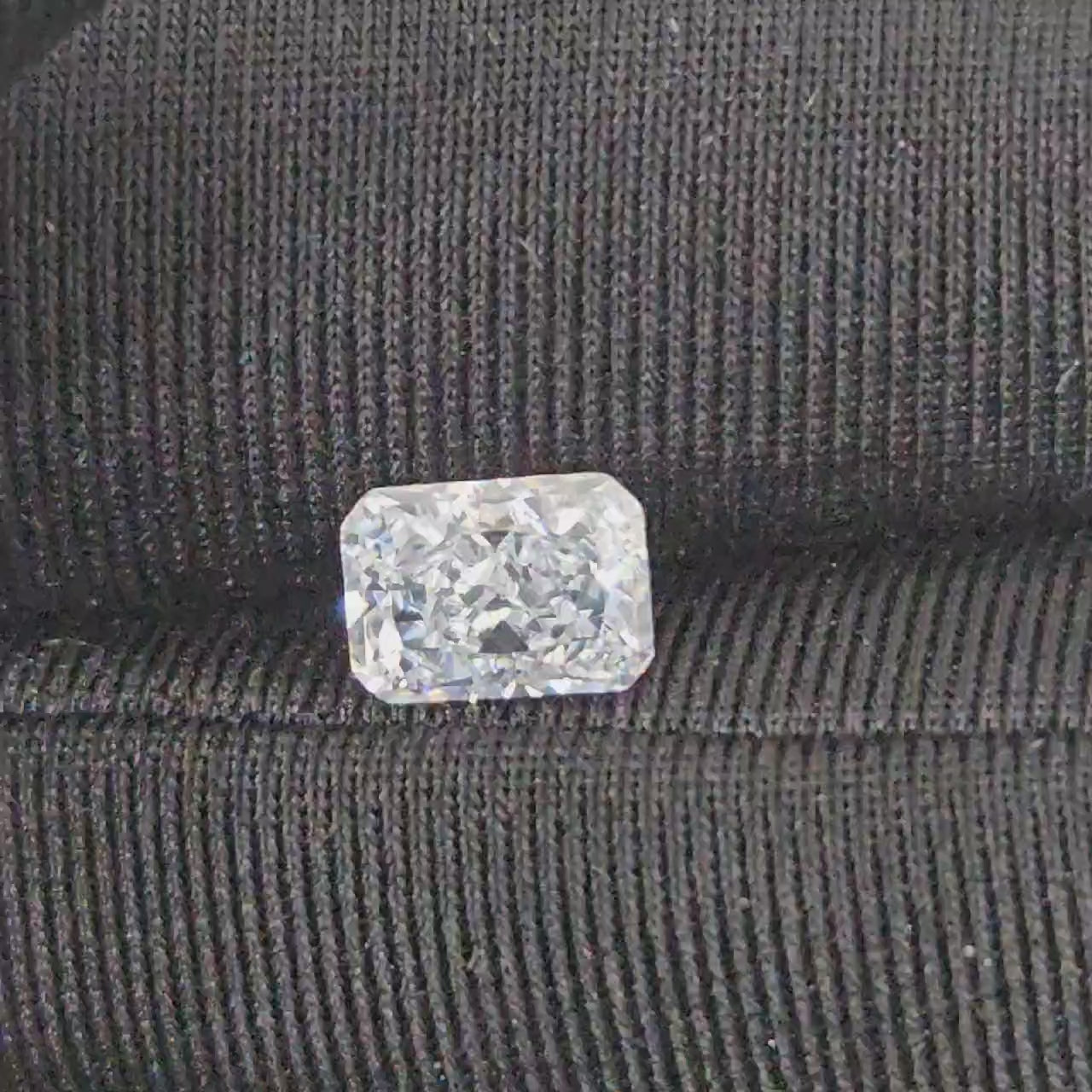 雷迪恩白長方鑽