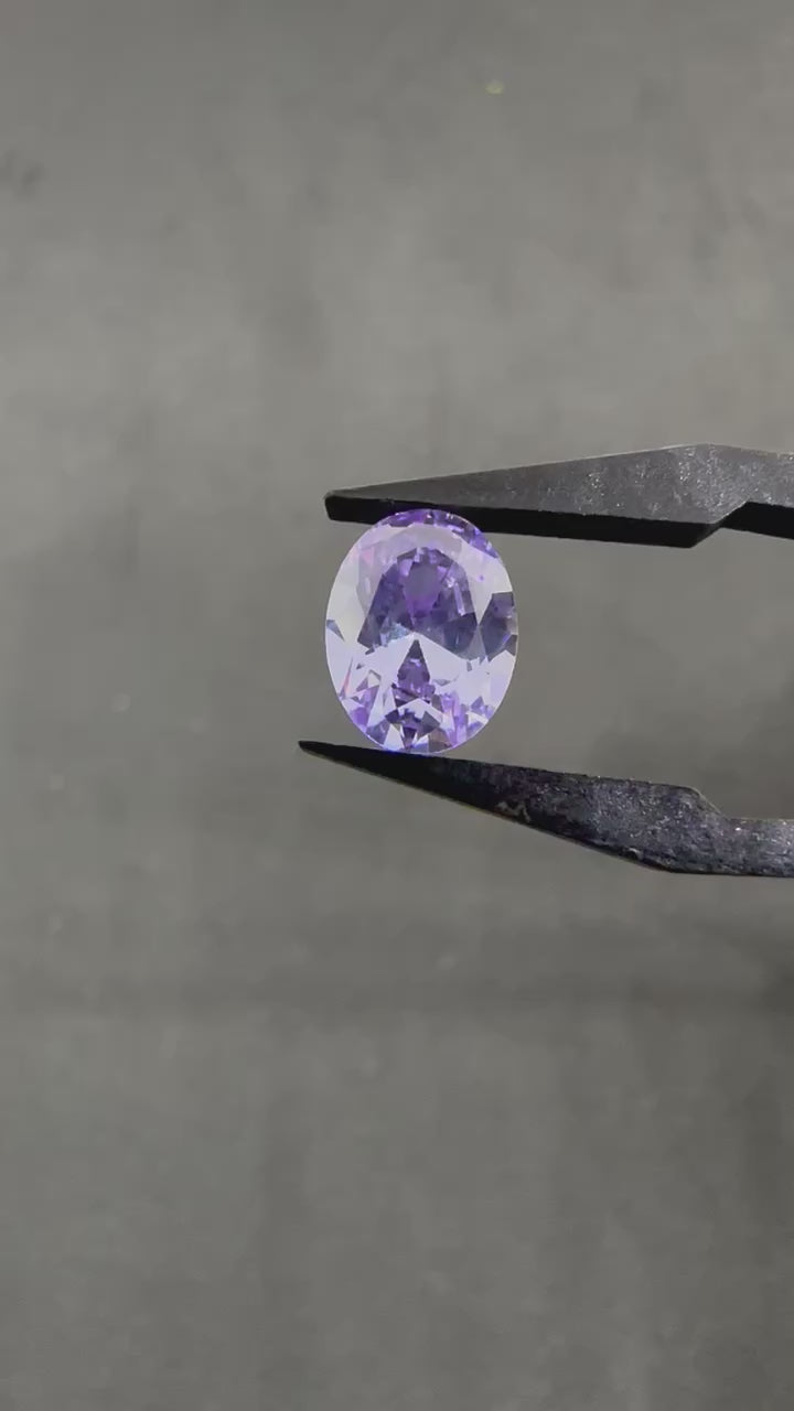 花紫色蛋形鑽