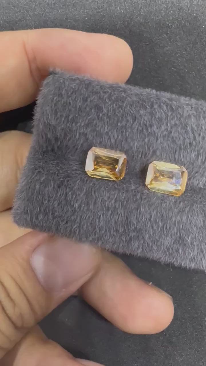 一對淡金色長方鑽