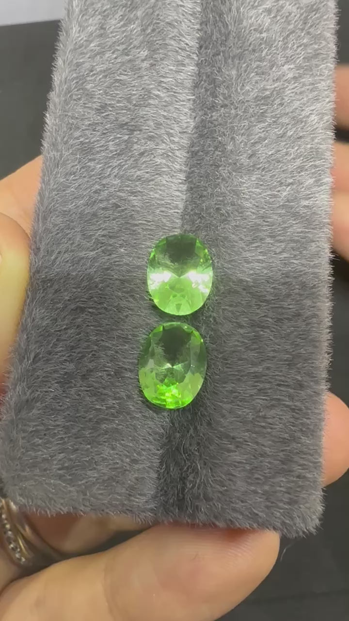 一對薄荷綠蛋形