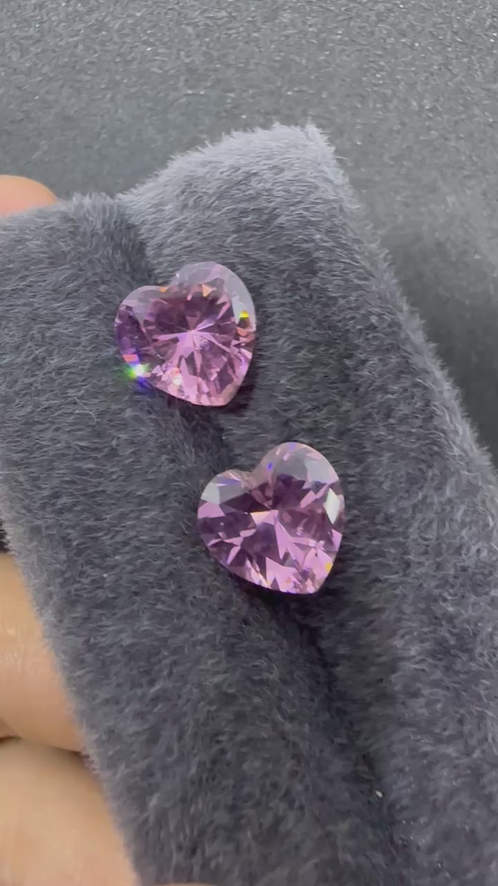 一對粉鑽心形