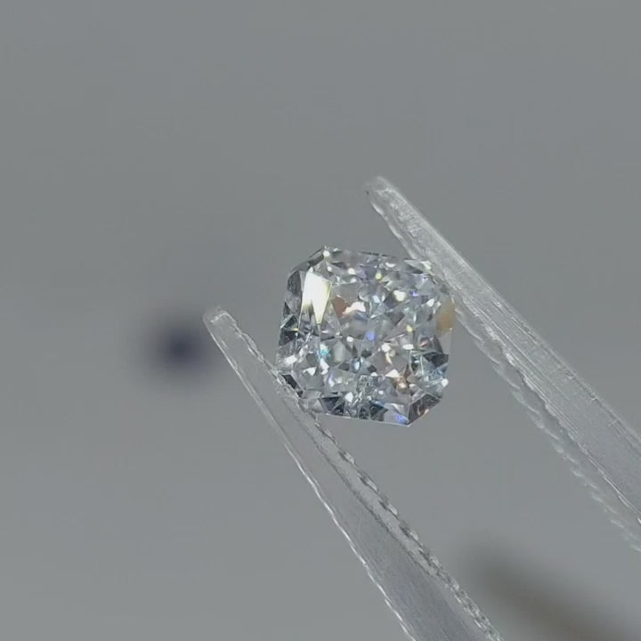 雷迪恩細細粒白色正方鑽