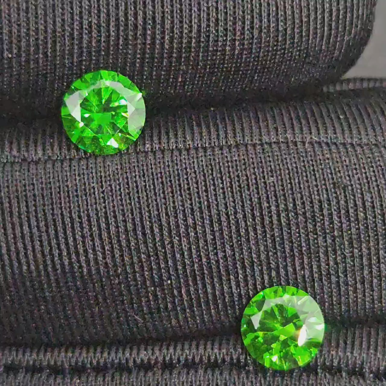 這是綠鑽（85份）對裝