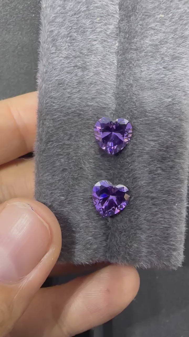 一對紫藍鑽心形