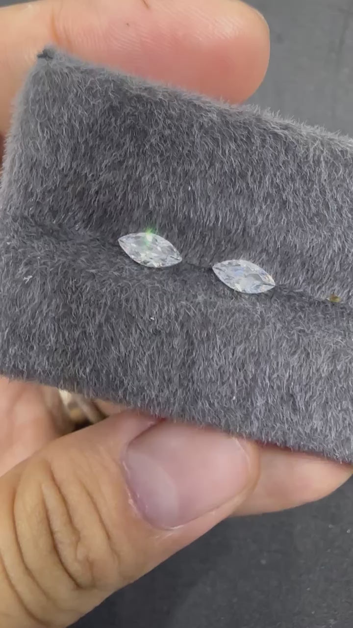 一對白鑽馬眼形