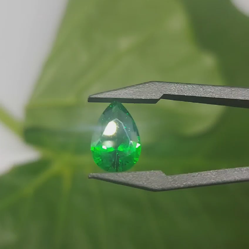艷彩綠鑽 梨形