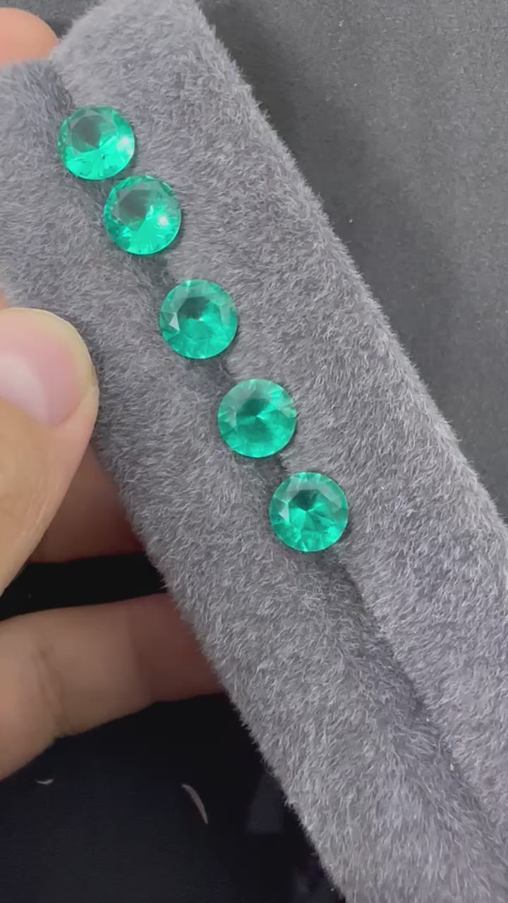 5粒湖水綠圓鑽