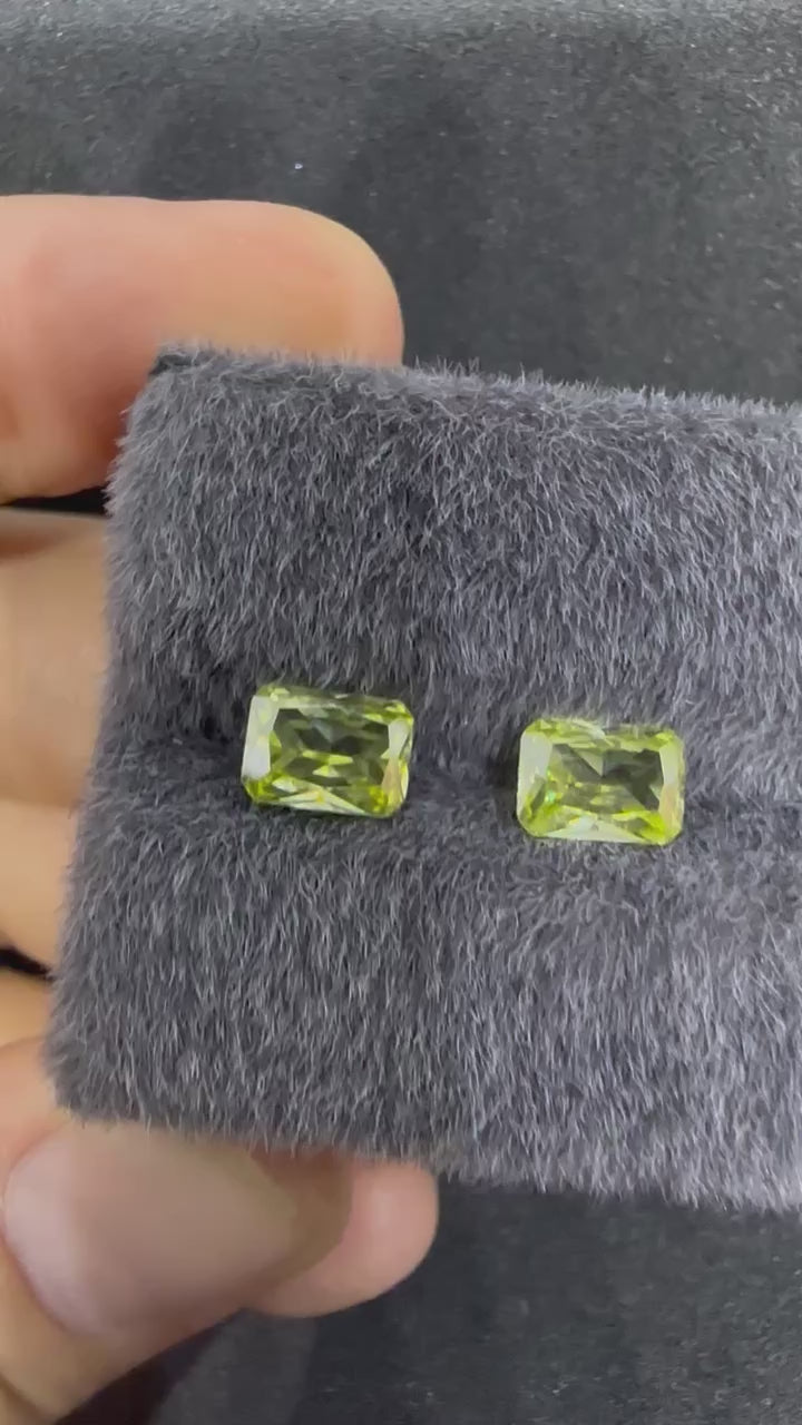 一對鵝黃色長方鑽