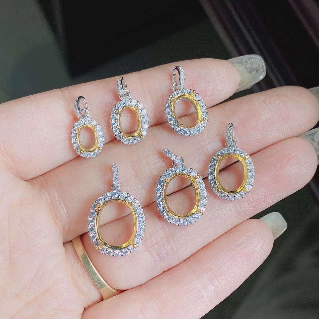 S005-pendants