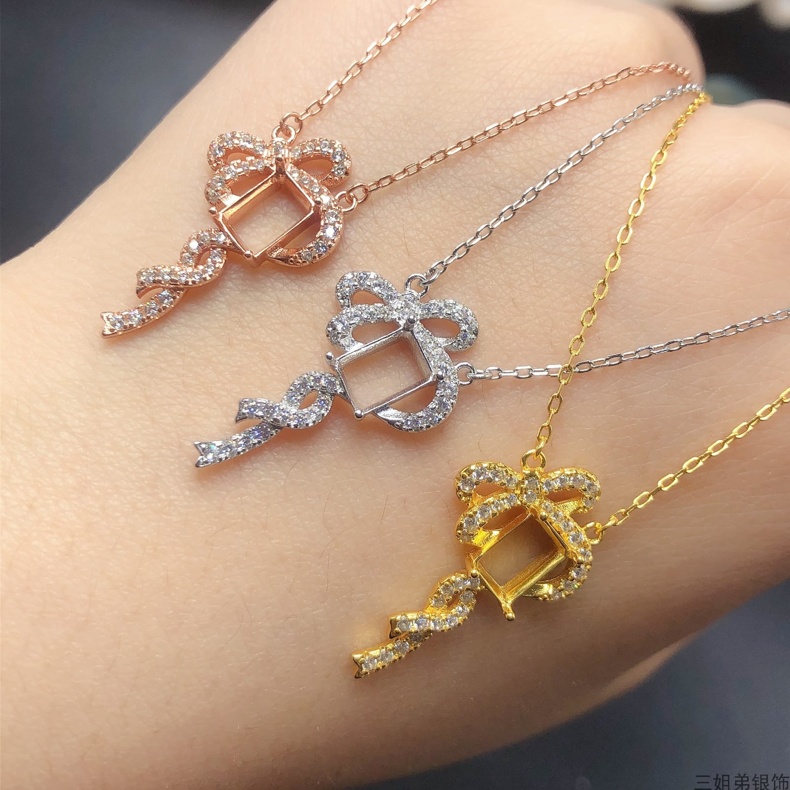 S013-necklaces