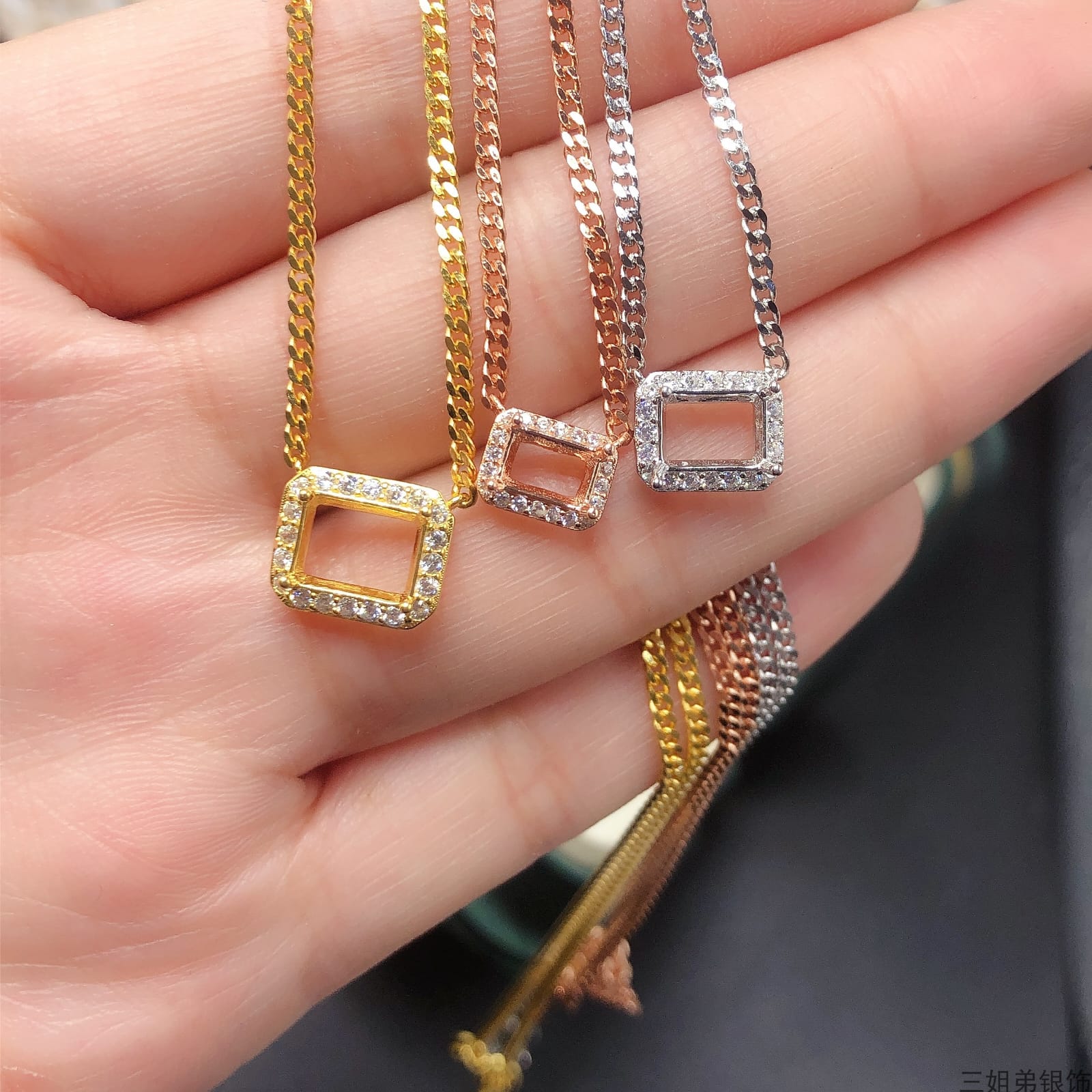 S013-necklaces