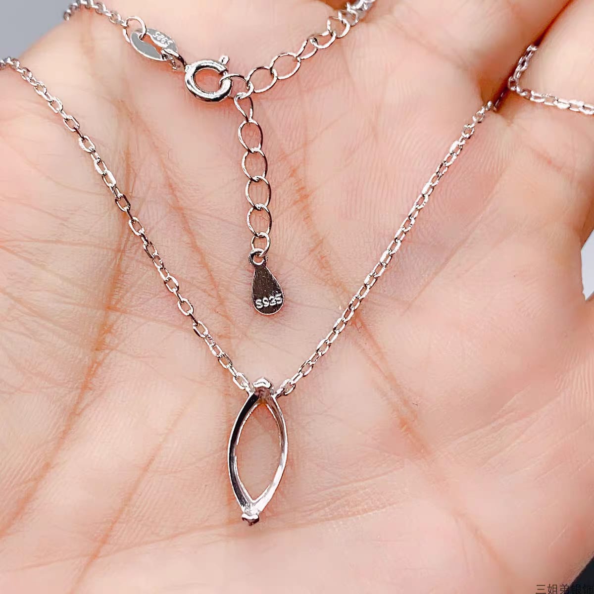 S024-necklaces