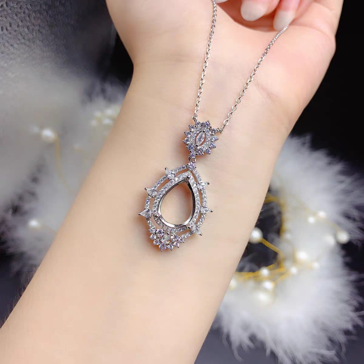 S032-necklaces