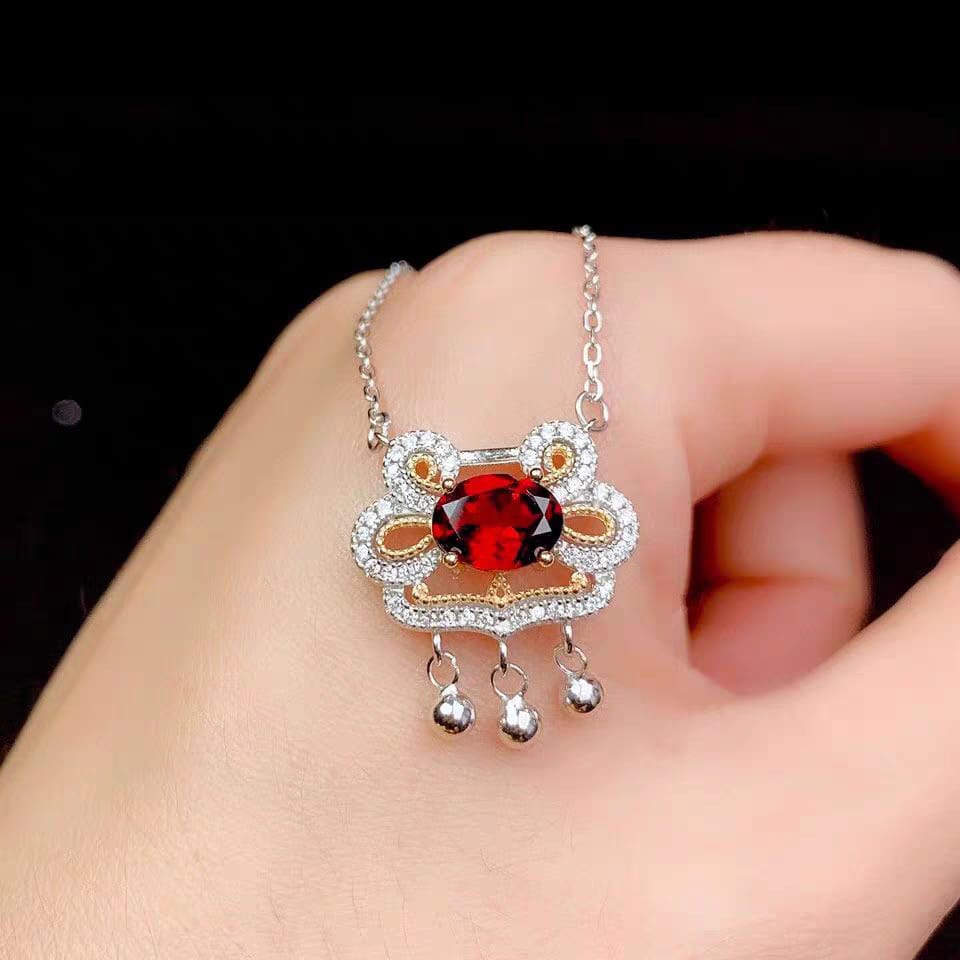 S034-necklaces