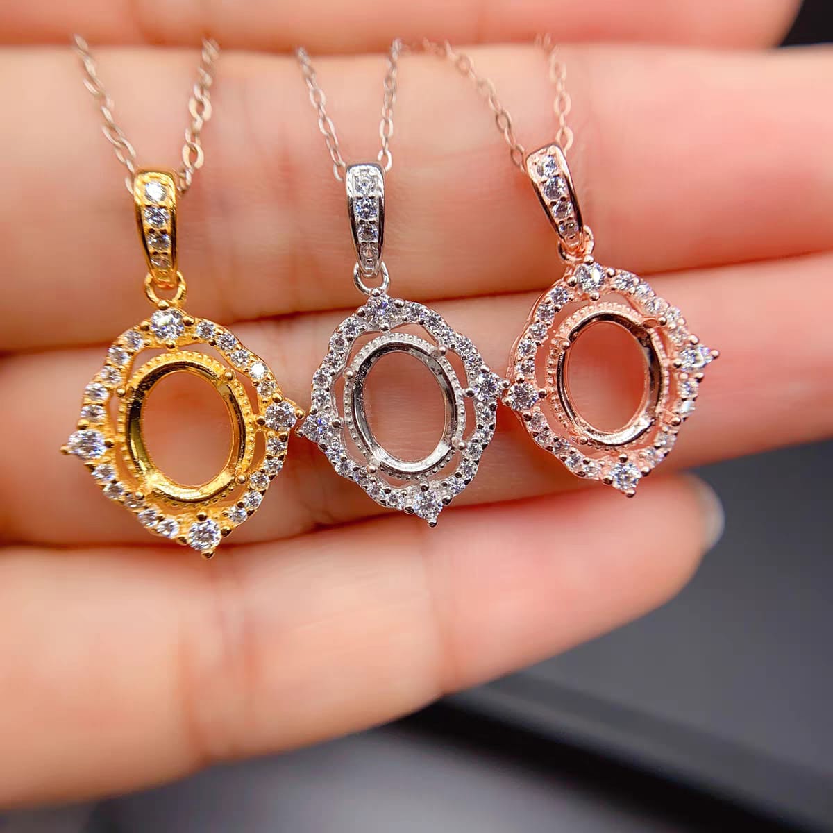 S042-pendants