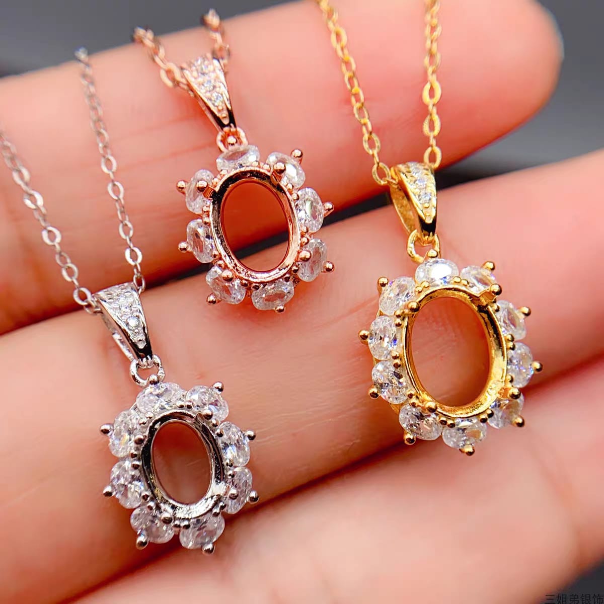S042-pendants