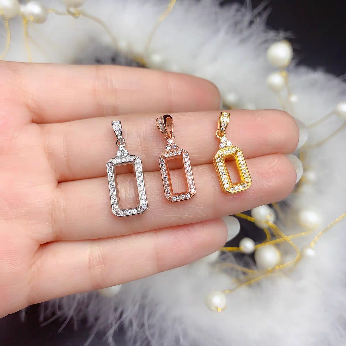 S043-pendants