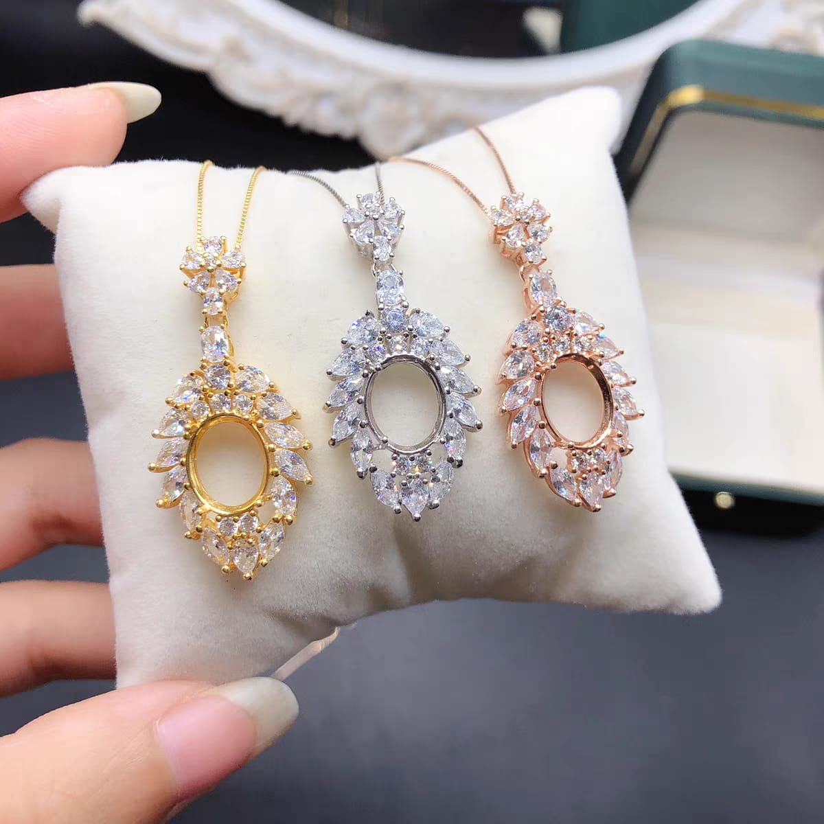 S044-pendants